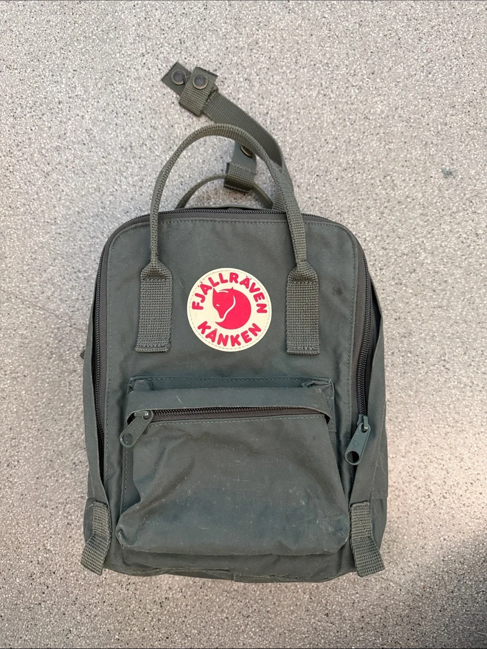 Fjallraven Kånken backpack (Mini) in deep green with red logo